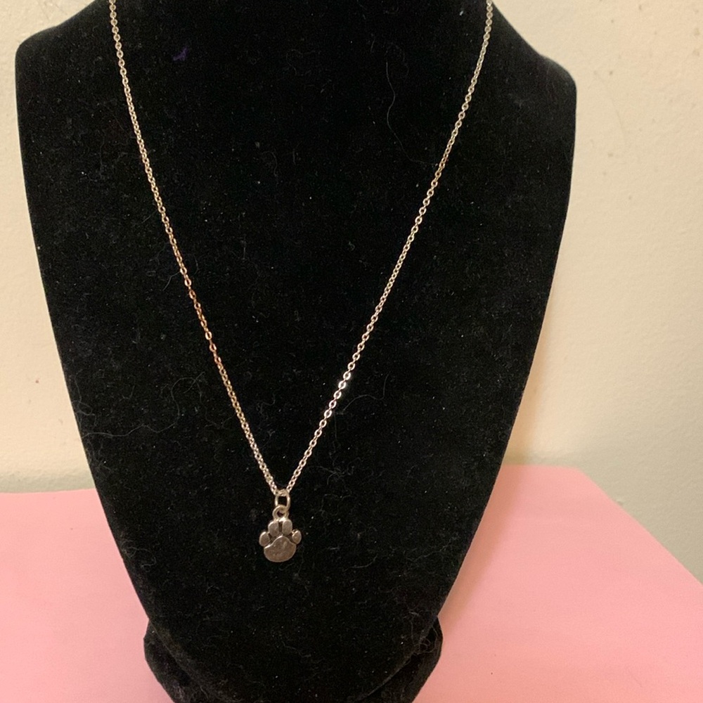 Necklace paw print signed Thailand 18”